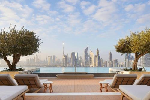 迪拜SIRO One Za'abeel的从大楼的屋顶上可欣赏到城市美景