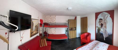 Apartment in Salzkammergut客房内的一张或多张双层床