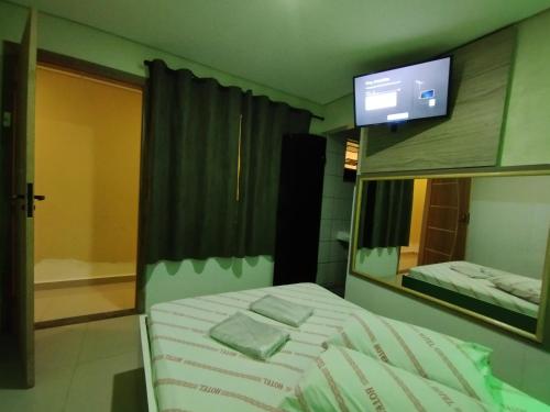 Hotel motel Raiar do Sol santo Amaro客房内的一张或多张床位