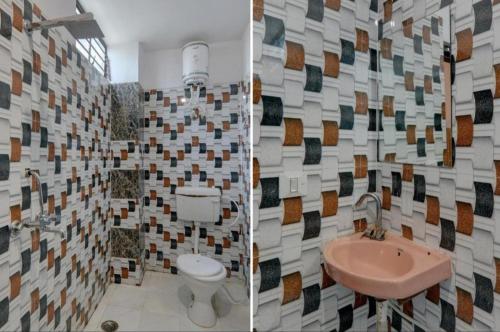 坎普尔Gsv hotel的浴室配有盥洗盆、卫生间和盥洗盆。