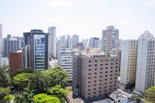 圣保罗Multihouse Moderno Apartamento na Av. Paulista的享有城市和高楼的景色