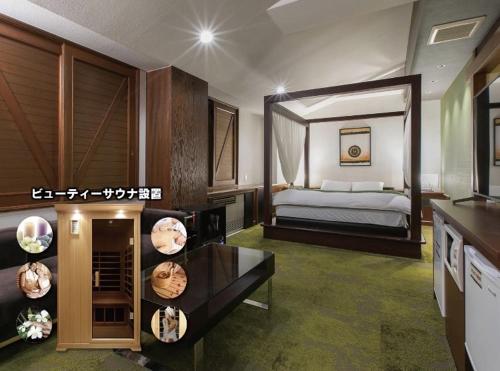 福冈Hotel Ritmo & Gessy ラブホテル的酒店客房带一张床和一个厨房