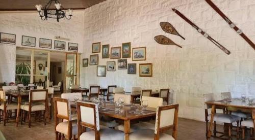 Pilar chalet de san Carlos Bariloche餐厅或其他用餐的地方