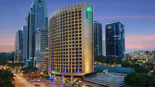 吉隆坡吉隆坡市中心智选假日酒店的一座高楼城市的大建筑