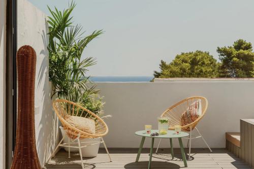 Nativo Hotel Ibiza的阳台或露台