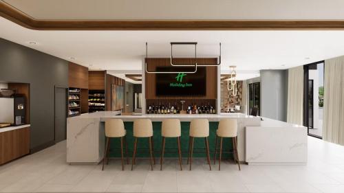 蒙特利公园市Holiday Inn & Suites Monterey Park-Los Angeles的厨房设有带绿色凳子的酒吧