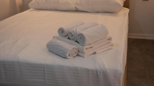 ÇekirgeGlobal Termal Hotel的床上的一大堆毛巾