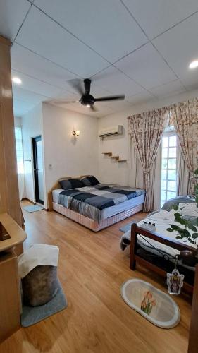 Relax House Raja Uda Butterworth 田园小屋客房内的一张或多张床位