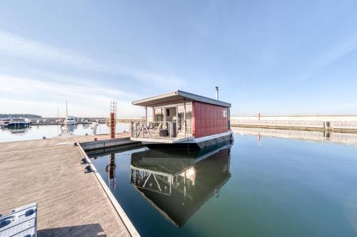 Cozy Floating house with sauna