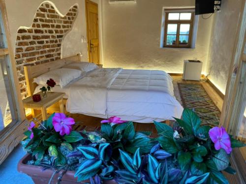 Guesthouse Vitoria - Mrizi i Zanave客房内的一张或多张床位