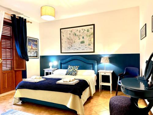 奇尼斯Villa dell’Orsa的一间卧室配有一张床和一个水槽