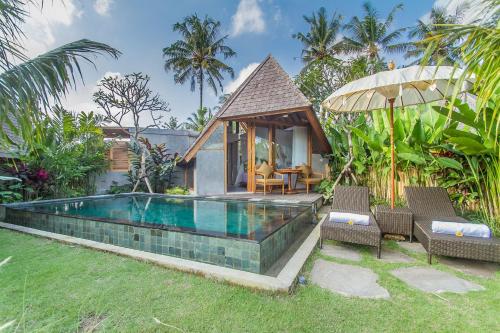 乌布Lasamana Villas Ubud by Pramana Villas的花园内带游泳池的别墅