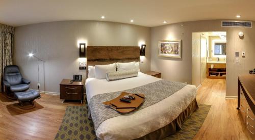 斯特拉塔酒店客房内的一张或多张床位
