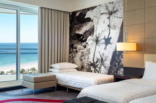 艾阿卡艾美阿尔阿卡海滩度假酒店的海景客房 - 带两张床