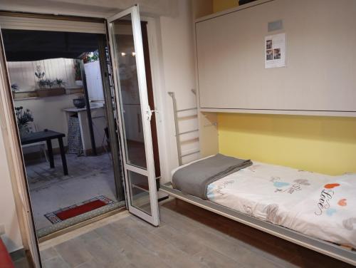 Appartamento 50 mt dal mare客房内的一张或多张床位