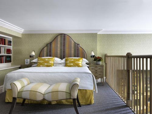 菲尔姆戴尔酒店集团夏洛特街酒店客房内的一张或多张床位