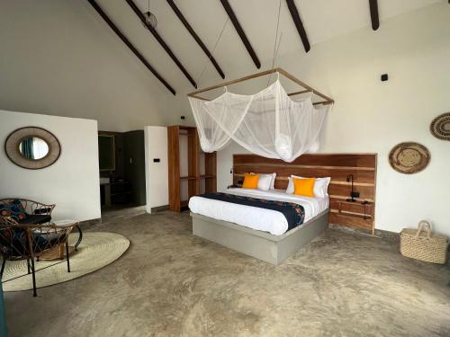 Tanzania Safari Lodge客房内的一张或多张床位