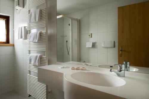 Apartments Boè的一间浴室
