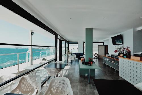 伏罗拉Grand Mirage的海景客厅