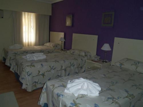 HOTEL LOS TILOS RECONQUISTA客房内的一张或多张床位