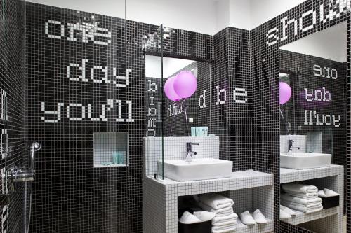 圣托里尼阿克库瓦瓦托斯酒店的一间浴室