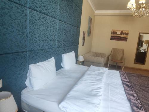 Sherlock Gold Baku Hotel客房内的一张或多张床位