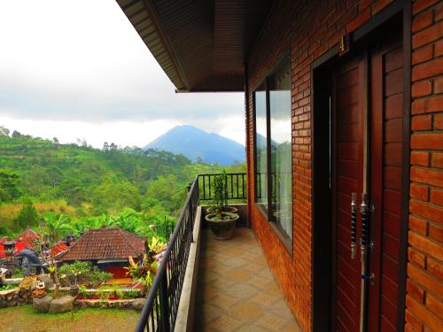 金塔马尼Mountain View House的山景阳台