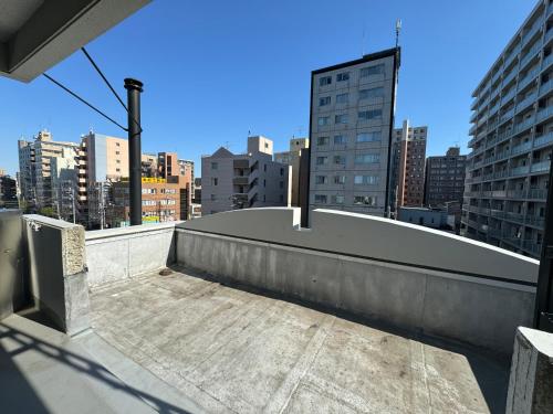 札幌未开发旅馆的从建筑屋顶可欣赏到城市天际线的景色
