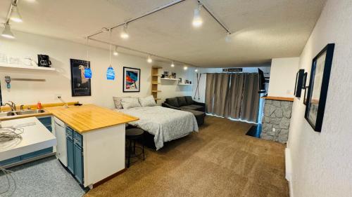 Cute Ski Condo at Base of Mt Alyeska Prime Location平面图