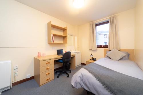 JOIVY Economy 4 and 5 bed flats, close to Old Town and Royal Mile - Adults only平面图