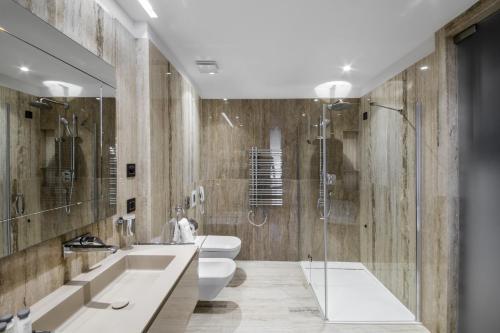 阿罕布拉精品酒店的一间浴室