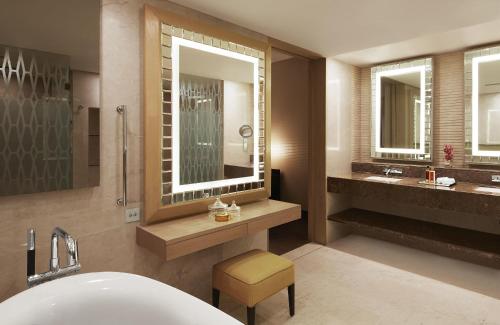 泰姬陵圣克鲁斯酒店的一间浴室