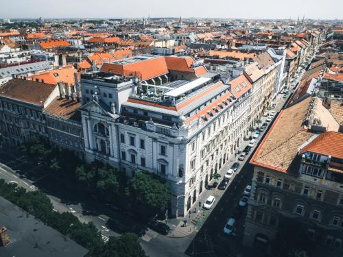 布达佩斯Mystery Hotel Budapest的城市建筑物的空中景观