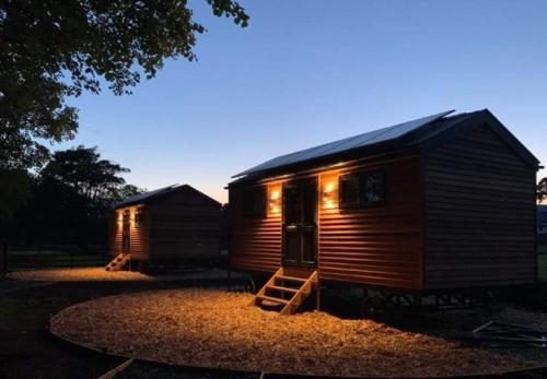 Woodland Shepherds Hut - 'Saga'平面图