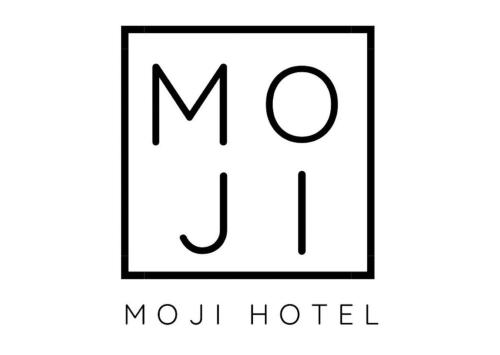 曼谷Moji Don Mueang Airport Hotel - Bangkok的酒店黑白标志