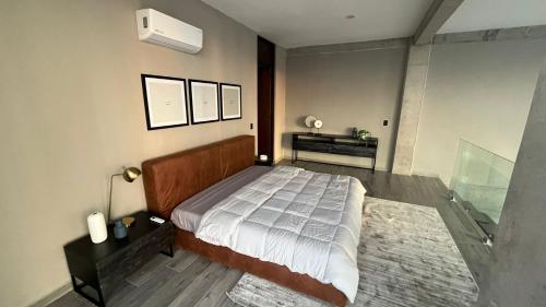 Loft303客房内的一张或多张床位