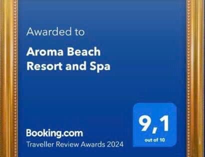 美奈阿罗马海滩Spa度假酒店的手机上的蓝色帐卡