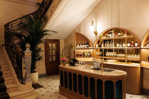布鲁塞尔Hotel Fleur de Ville的楼梯间酒吧