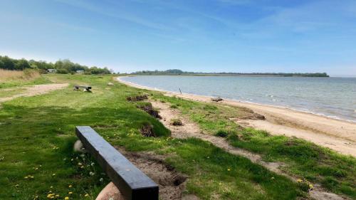 Werder Chalet -- WOLKE 7 -- Ostsee-Strand 150m I Sauna I eKamin I Tiny House für 2 Personen I by 