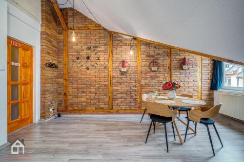 ACME Apartments