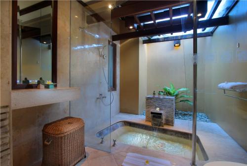 AlamKulkul Boutique Resort的一间浴室