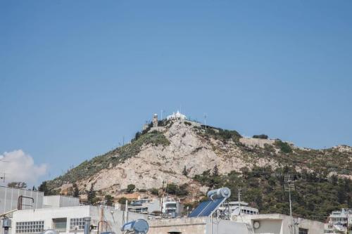 雅典Classic Retire with Outstanding Lycabettus View的山景