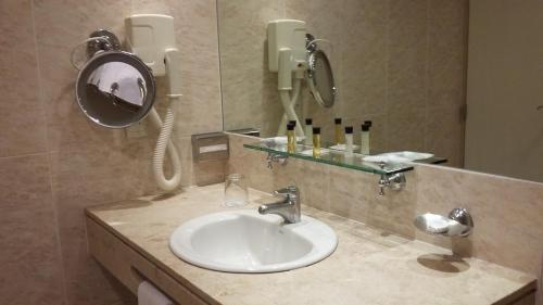 阿巴斯托酒店的一间浴室