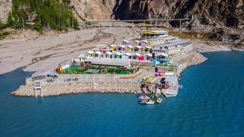 Luxus Hunza Attabad Lake Resort