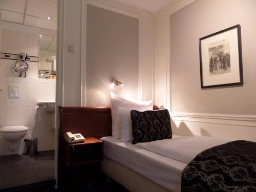 阿波罗第一精品酒店客房内的一张或多张床位