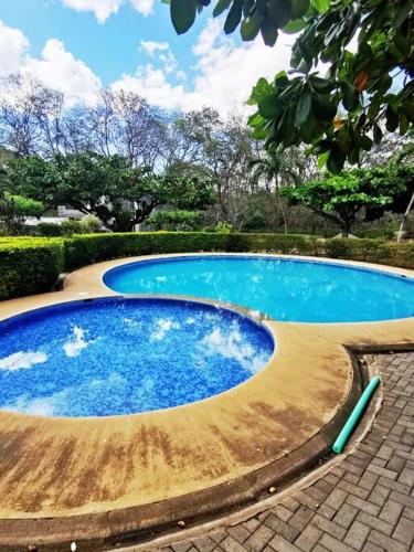 2 Bedroom Townhouse with pool in Hermosa平面图