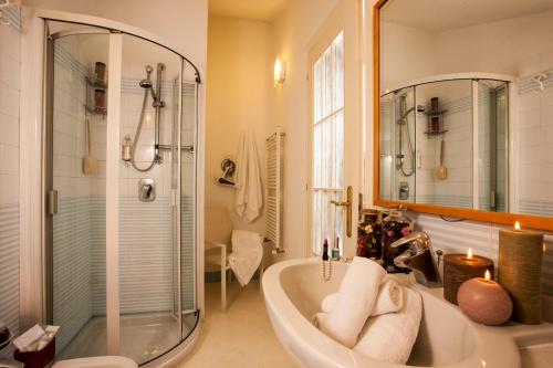 Hotel Locanda Rosy的一间浴室