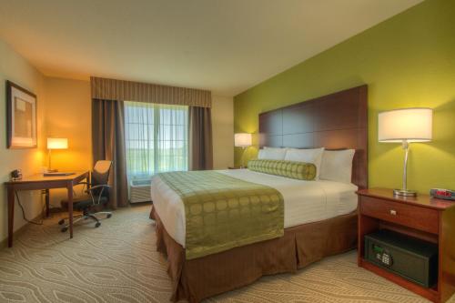 Cobblestone Inn & Suites - Holyoke客房内的一张或多张床位