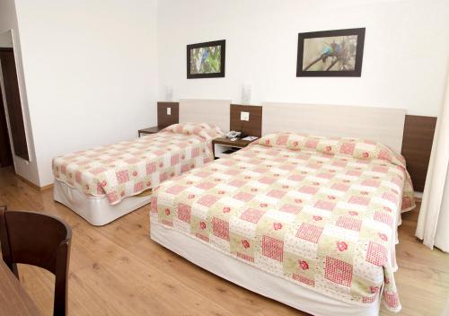 巴拉那瓜客布酒店客房内的一张或多张床位