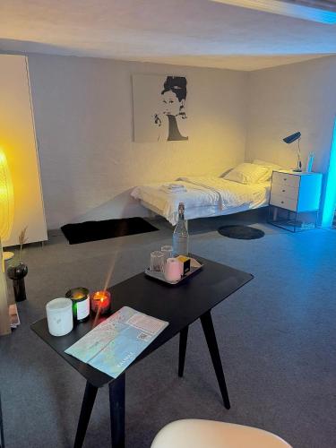 Nice guest room apartment within walking distance to Kalmar central station客房内的一张或多张床位